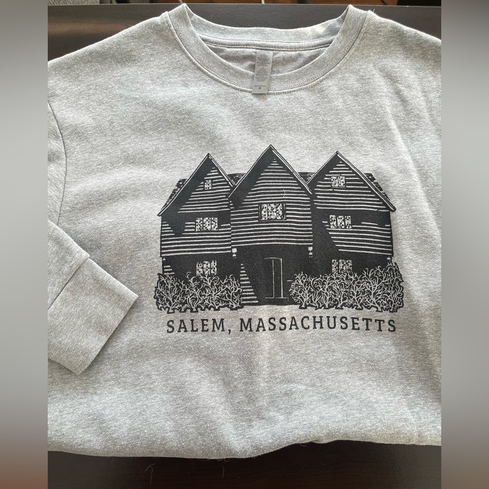 Salem Witch House Crewneck (M) Gray